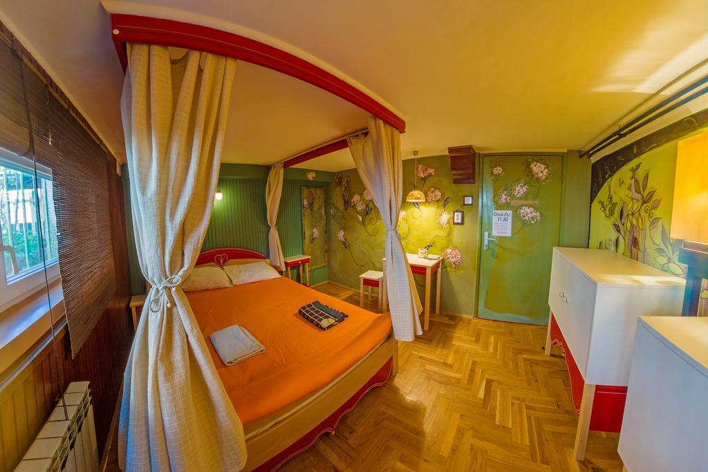 Hostel Mali Mrak Zagreb Ngoại thất bức ảnh