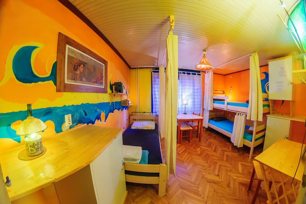 Hostel Mali Mrak Zagreb Ngoại thất bức ảnh